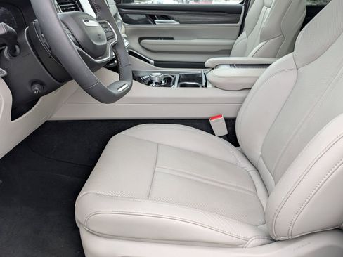 Used 2024 Jeep Wagoneer Series III w/ Premium Group I image 6