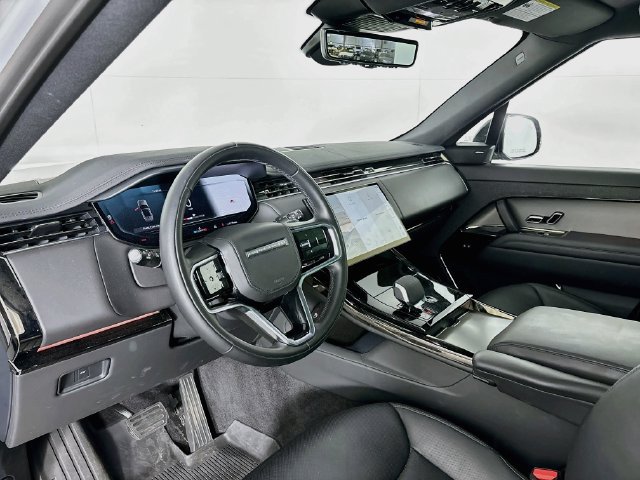 Used 2025 Land Rover Range Rover Sport SE AWD/4WD image 9