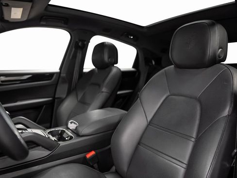 Used 2021 Porsche Cayenne Coupe image 28