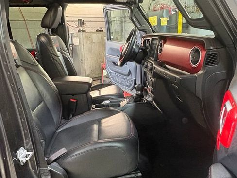 Used 2019 Jeep Wrangler Unlimited Rubicon AWD/4WD image 17
