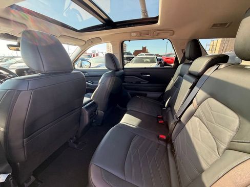 Used 2025 Nissan Pathfinder Platinum w/ Cargo Package FWD image 17