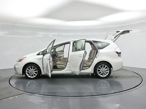 Used 2014 Toyota Prius V Five image 33