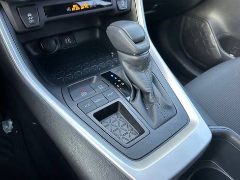 Certified 2025 Toyota RAV4 LE FWD image 27