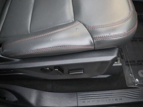 Used 2025 Ford Expedition Active RWD image 11