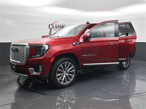 Used 2021 GMC Yukon Denali w/ Denali Premium Package image 32