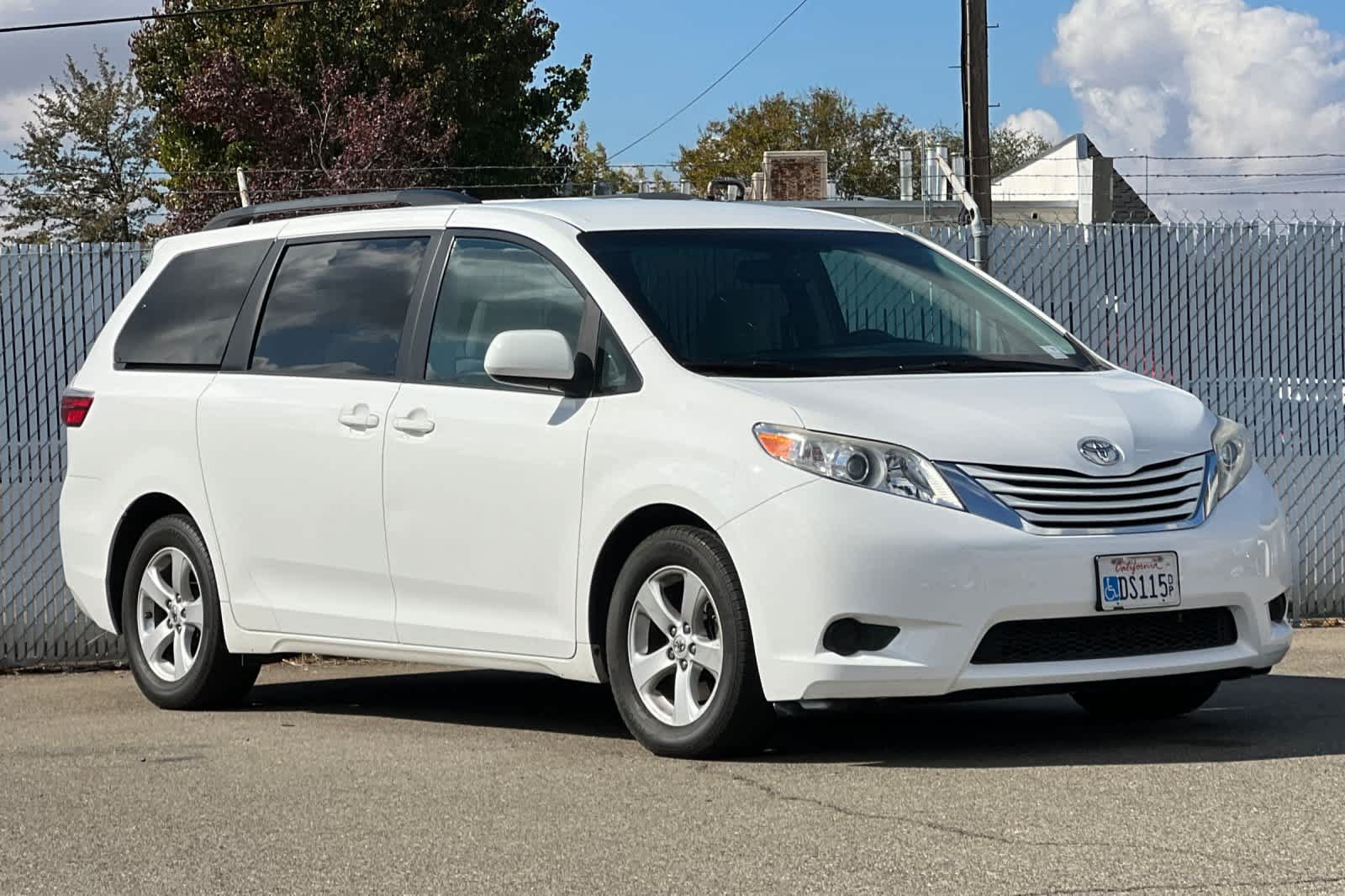 Used 2017 Toyota Sienna LE FWD image 7