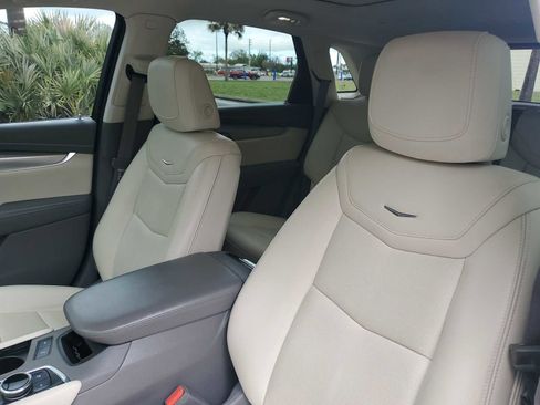 Used 2022 Cadillac XT5 Premium Luxury w/ Technology Package image 19