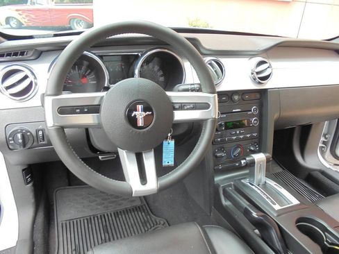 Used 2009 Ford Mustang GT RWD image 13