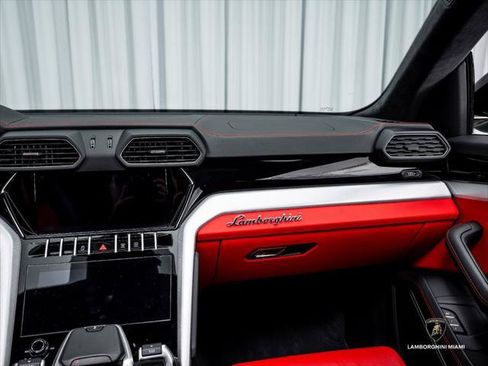Used 2021 Lamborghini Urus AWD/4WD image 37