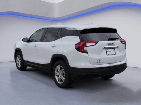 Used 2024 GMC Terrain SLE FWD image 3