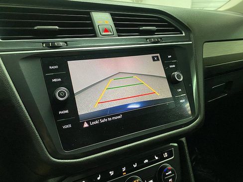 Used 2021 Volkswagen Tiguan S image 11