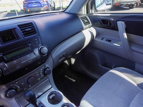 Used 2012 Toyota Highlander FWD image 18