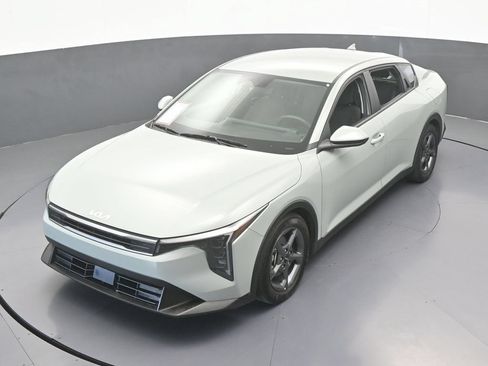 Used 2025 Kia K4 FWD image 43