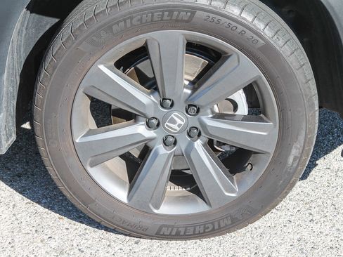 Used 2025 Honda Pilot Sport image 13