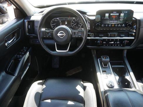 Certified 2024 Nissan Pathfinder SL w/ Black Appearance Package AWD/4WD image 12
