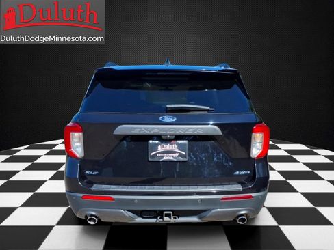 Used 2022 Ford Explorer XLT w/ Equipment Group 202A AWD/4WD image 4