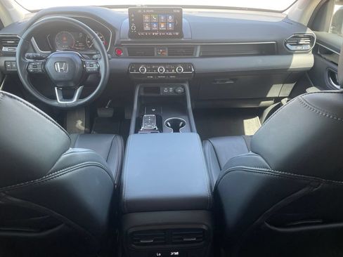 Used 2025 Honda Pilot EX-L image 9