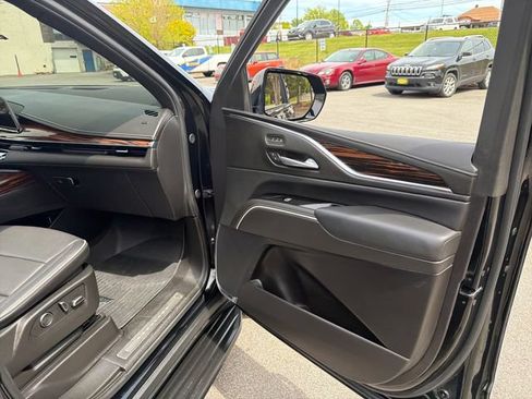 Used 2024 Cadillac Escalade ESV Premium Luxury w/ Performance Package AWD/4WD image 39