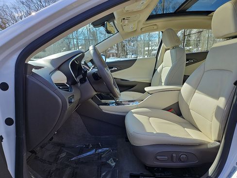 Used 2020 Chevrolet Malibu LT w/ Leather Package image 13