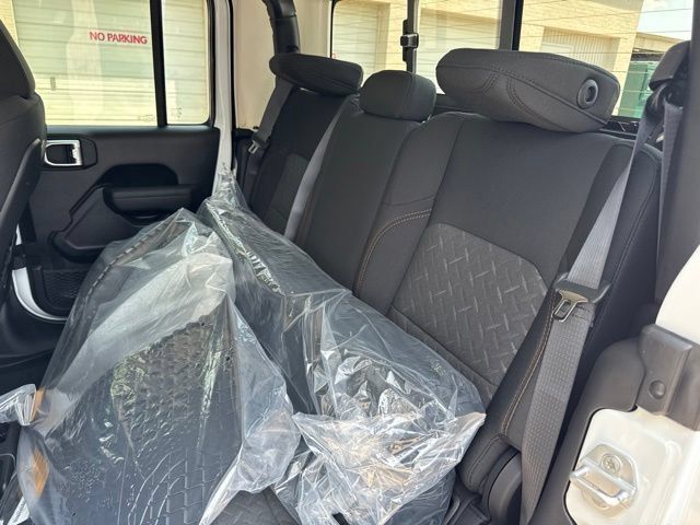 New 2026 Jeep Gladiator Mojave w/ Technology Group AWD/4WD image 11