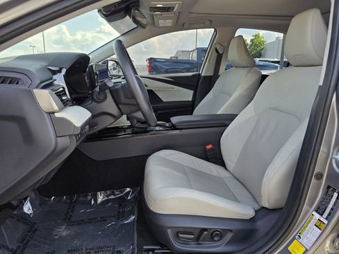 Used 2025 Toyota Camry XLE w/ Premium Package FWD image 13