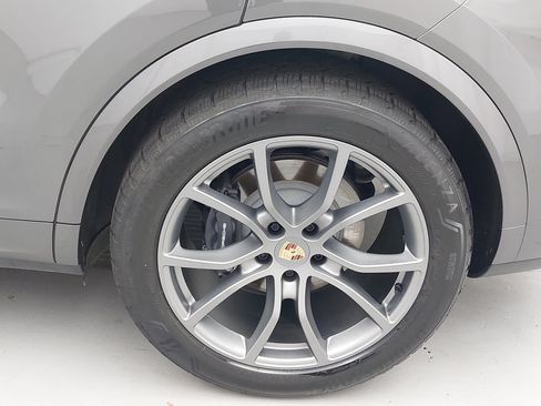 Certified 2026 Porsche Cayenne Coupe AWD/4WD image 36