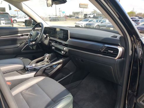 Used 2025 Kia Telluride S image 33