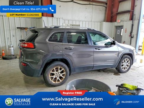 Used 2017 Jeep Cherokee Latitude w/ True North Edition AWD/4WD image 4