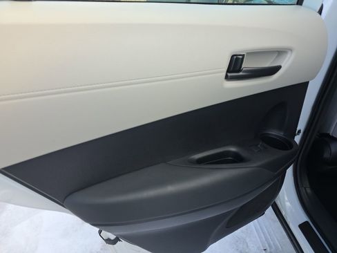 Certified 2022 Toyota Corolla Cross L image 14