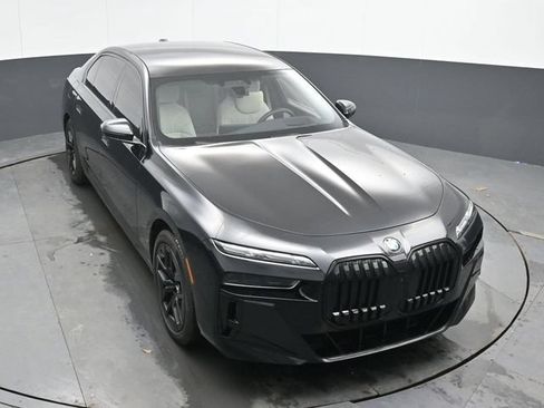 Used 2023 BMW 760i xDrive w/ Executive Package AWD/4WD image 34