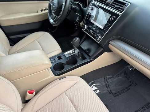 Used 2019 Subaru Outback 2.5i Premium image 16