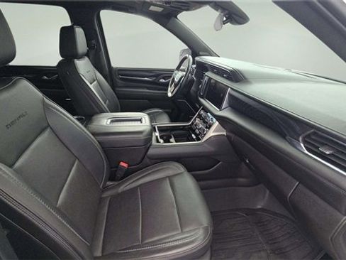 Used 2022 GMC Yukon XL Denali image 32