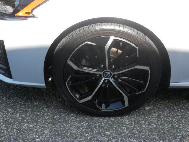 Used 2024 Nissan Altima 2.5 SR FWD image 12