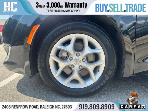 Used 2020 Chrysler Pacifica Limited FWD image 10