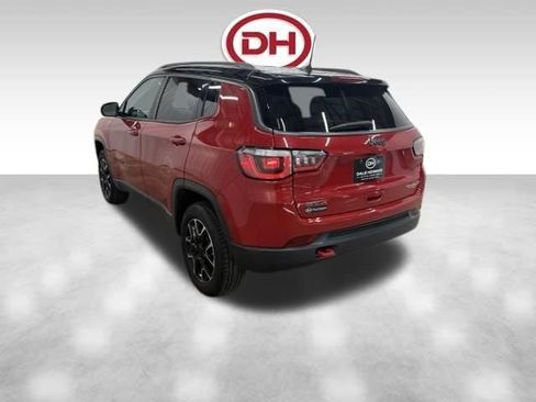 Used 2020 Jeep Compass Trailhawk AWD/4WD image 11