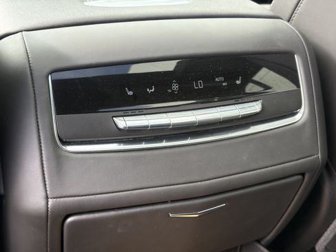 Certified 2025 Cadillac Escalade ESV V AWD/4WD image 16