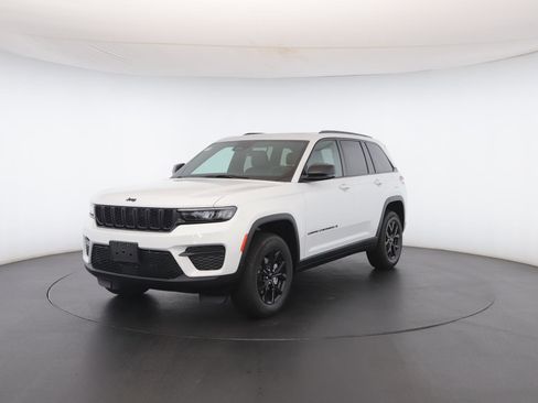 New 2025 Jeep Grand Cherokee Altitude image 38
