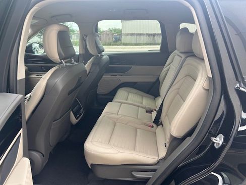 Used 2024 Lincoln Nautilus Reserve AWD/4WD image 10