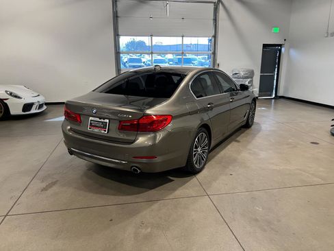 Used 2019 BMW 530e xDrive w/ Premium Package image 3