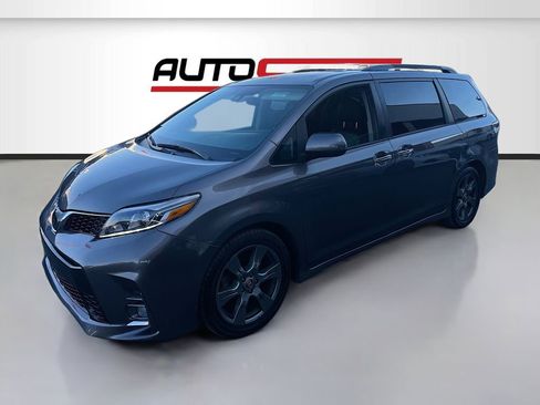 Used 2020 Toyota Sienna SE w/ Carpet Mat Package image 3