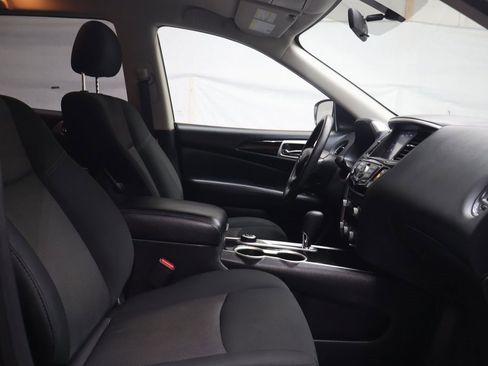 Used 2020 Nissan Pathfinder S image 10