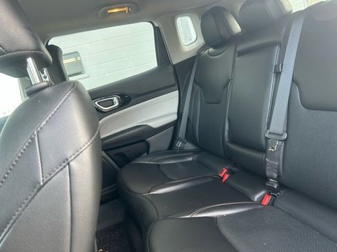 Certified 2022 Jeep Compass Limited image 9