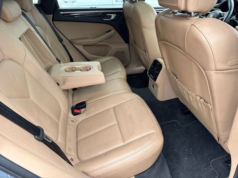 Used 2019 Porsche Macan AWD/4WD image 11