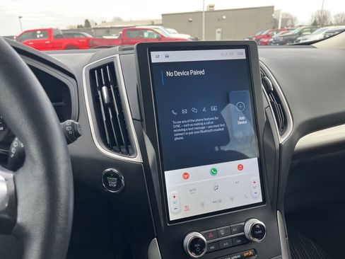 Used 2024 Ford Edge SEL w/ Convenience Package image 17