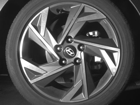 Used 2025 Hyundai Elantra SEL image 10