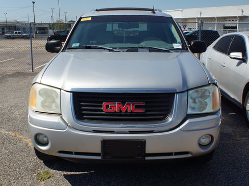Used 2005 GMC Envoy XUV SLE w/ Sle Preferred Equipment Group AWD/4WD image 2