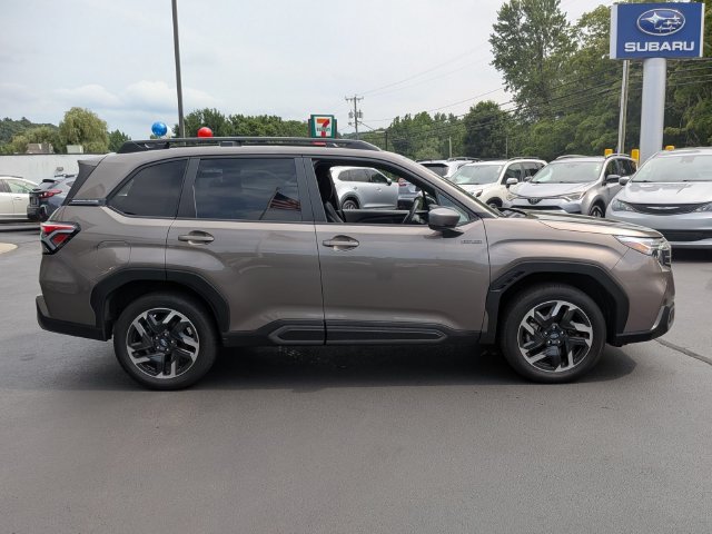 Used 2025 Subaru Forester Limited AWD/4WD image 2