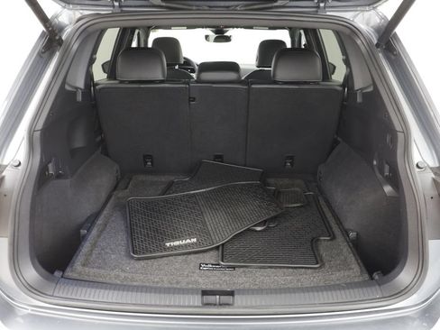 Certified 2023 Volkswagen Tiguan SE R-Line AWD/4WD image 17