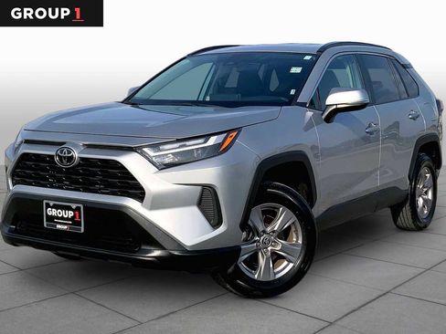 Used 2025 Toyota RAV4 XLE AWD/4WD image 1