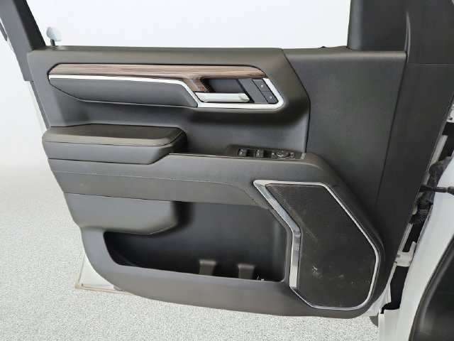 Used 2025 Chevrolet Silverado 1500 LT AWD/4WD image 20